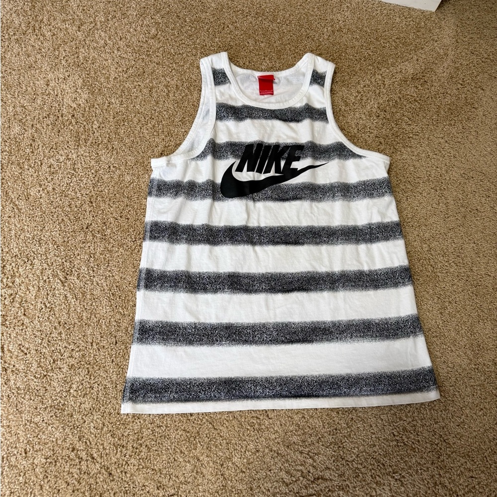 Nike Clothes - Picture 12 of 13